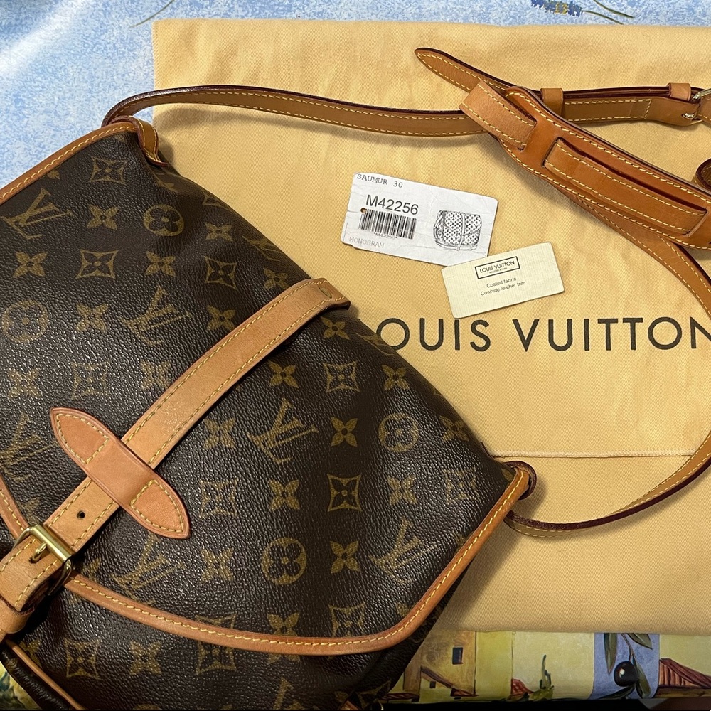 LOUIS VUITTON SAMUR 30
